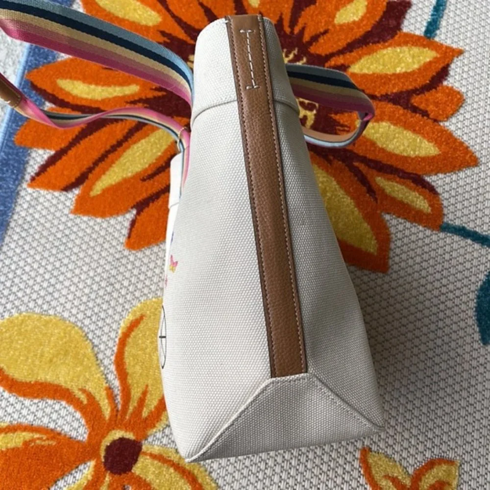 Coach Tote With Dreamy Veggie Horse And Carriage Natural Multi - Picture 13 of 16